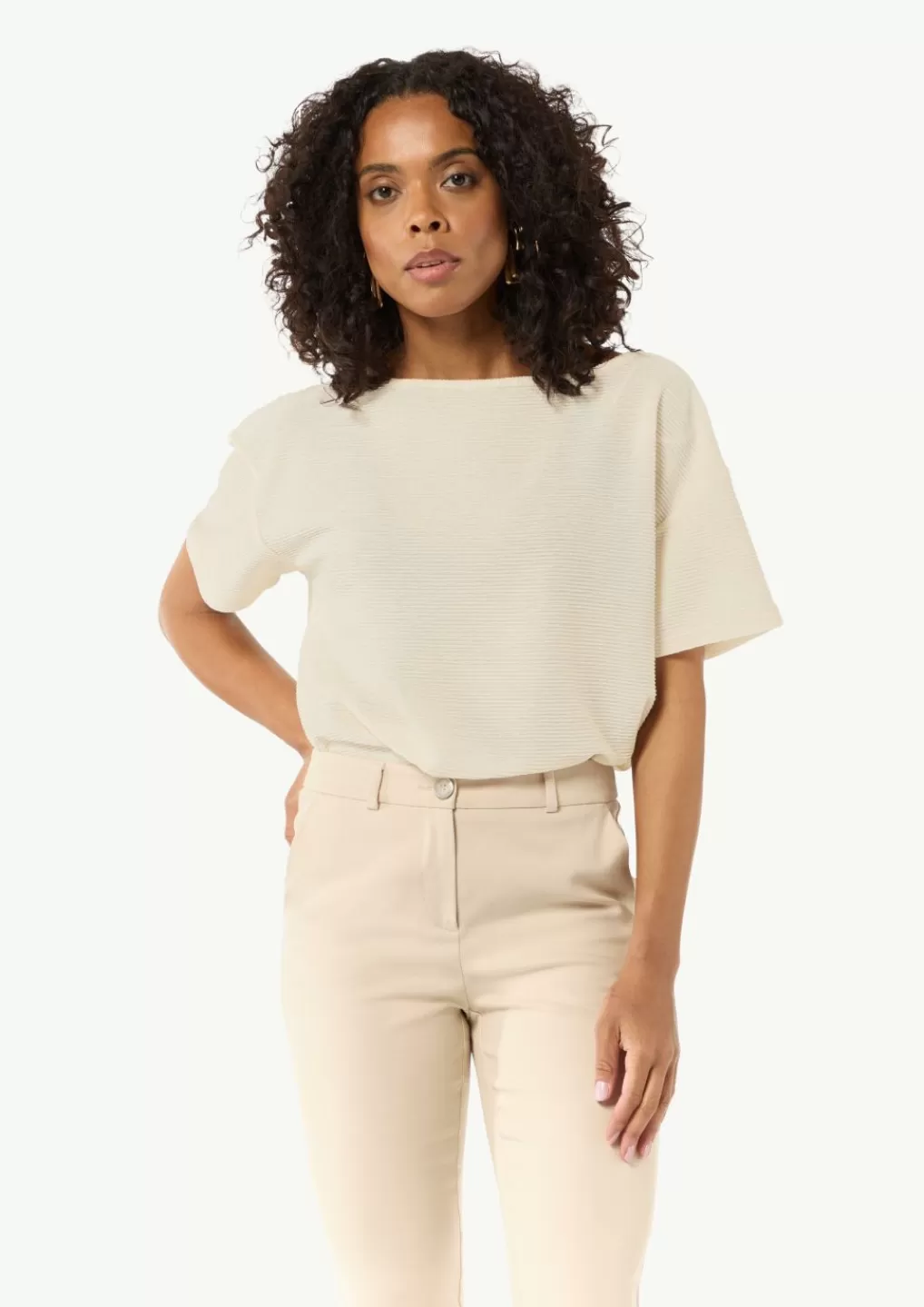 Shop T-shirt en fine maille à la coupe carrée avec encolure bateau T-shirts & Tops